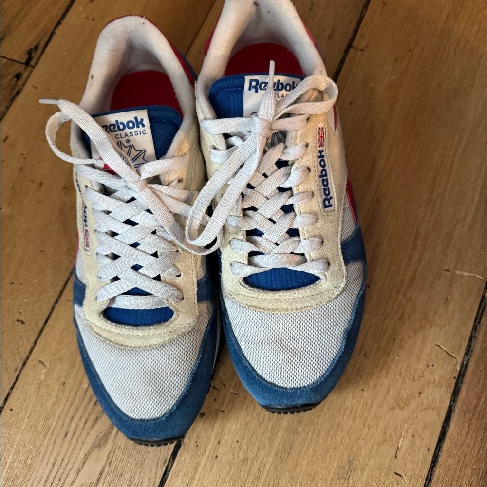 Reebok Men's White Blue Red Classic Sneakers - Picture 3 of 6
